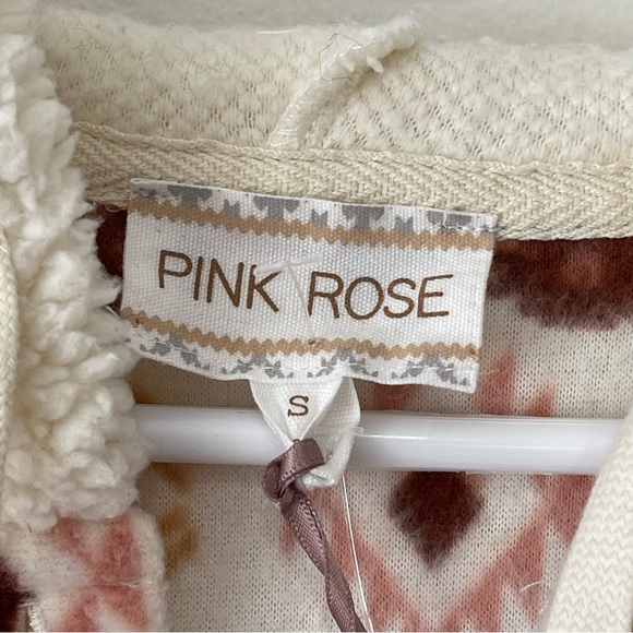 Pink Rose Cropped Shacket Woman’s Size Small Aztec print pockets - Picture 3 of 8